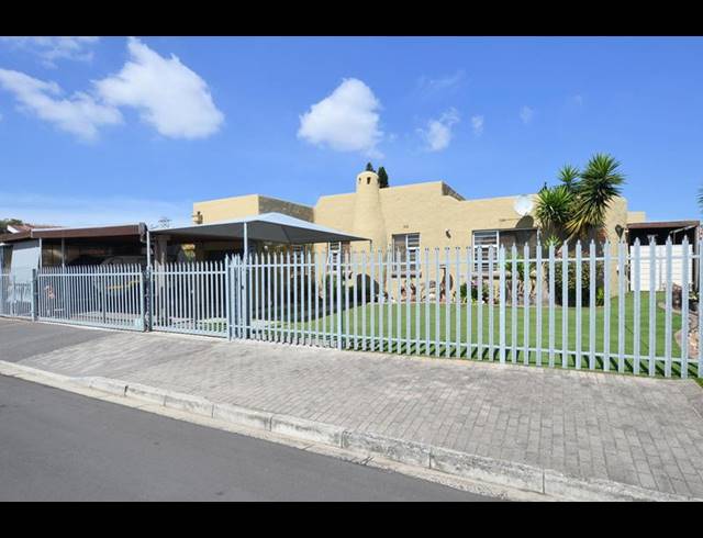 4 BEDROOM HOUSE FOR SALE IN BLOMMENDAL